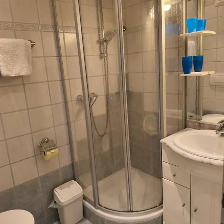 Haus Kremser شقة